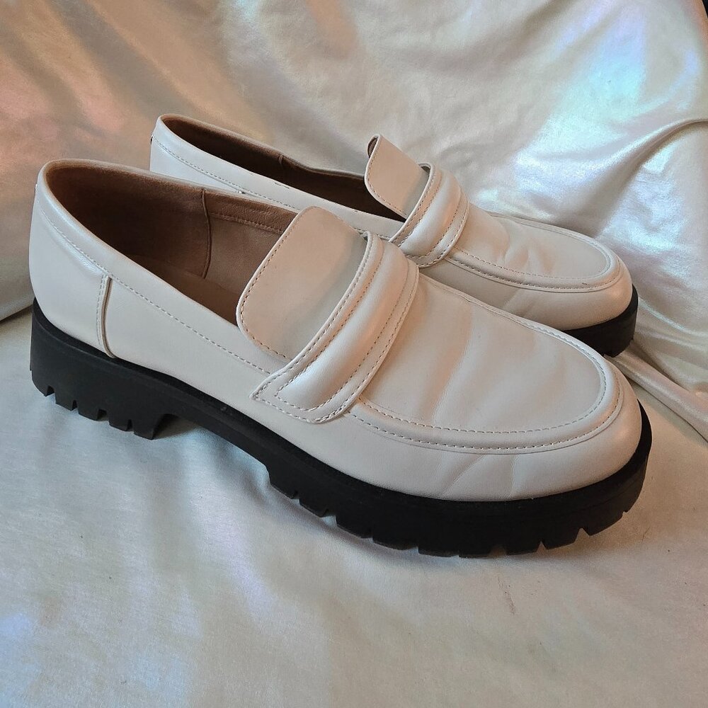 Nine West White Loafers with Black Soles 90s Slip On Dress Shoes 11 US Shoe EUC - Picture 2 of 16